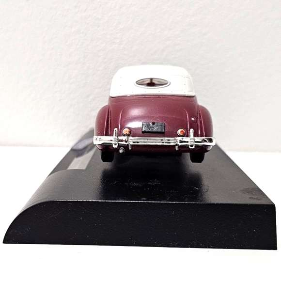 Signature Models 1937 Cord 812 Supercharged Coupe Diecast Car Model - Picture 11 of 15